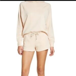Vuori sunnyside Cream pullover and Shorts Set